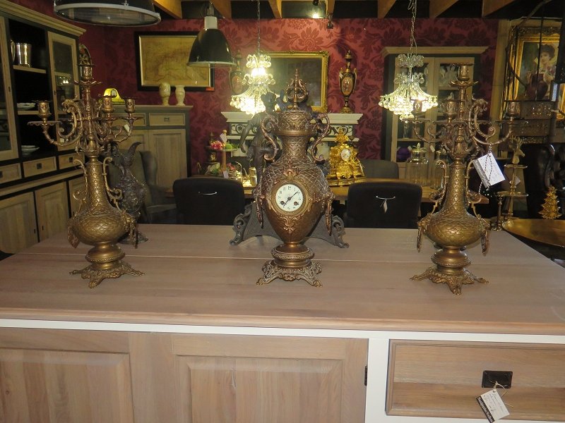 Kaminuhr mit Kerzenständer Frankreich 1850 Messing – Bild 3