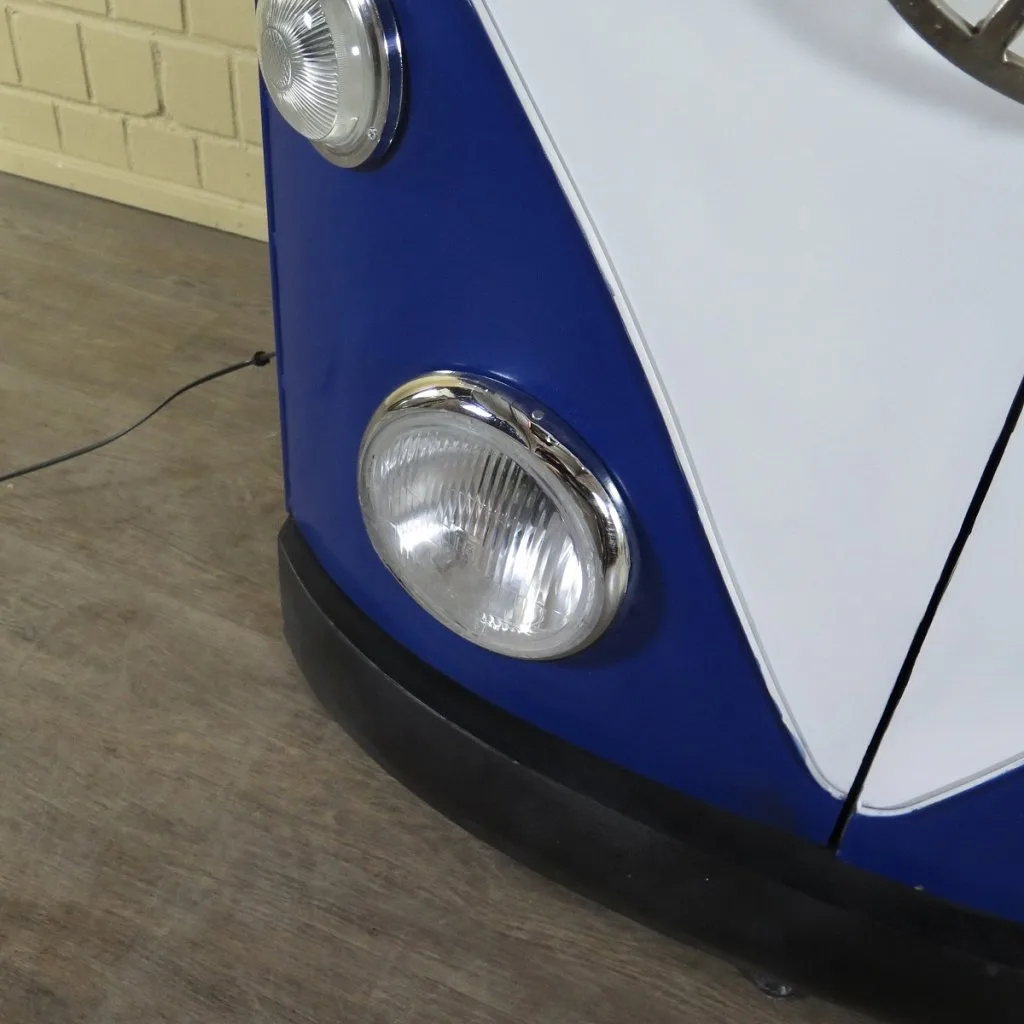 Bild VW Bulli mit Rahmen aus Vollholz und LED-Beleuchtung