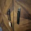 Schrank Kabinettschrank Fischgrät-Optik Teakholz 1,05 m – Bild 5