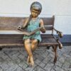Skulptur Deko-Figur Mädchen auf Bank Bronze 1,15 m – Bild 3