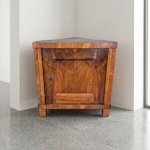 Eckschrank Biedermeier 1850 Nussbaum