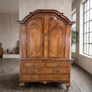 Schrank Kabinettschrank Barock 1790 Nussbaum