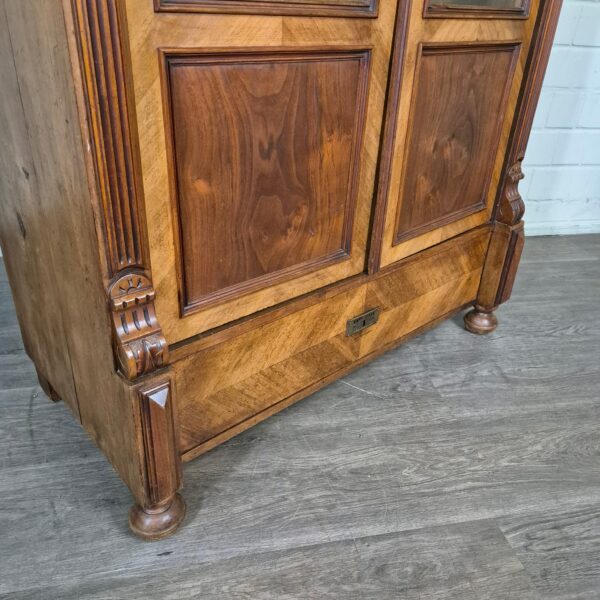 Vitrine Bücherschrank Gründerzeit 1880 Nussbaum – Bild 5