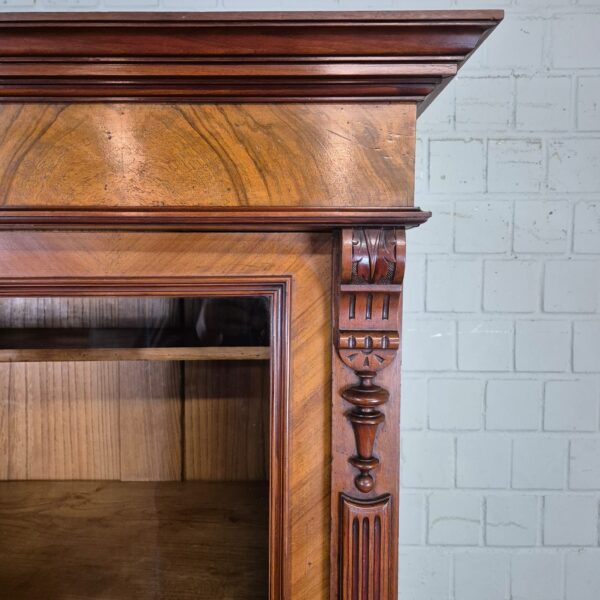 Vitrine Bücherschrank Gründerzeit 1880 Nussbaum – Bild 7