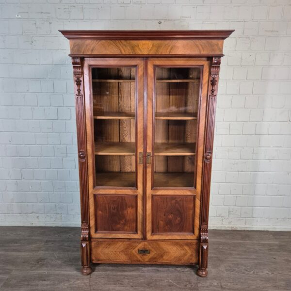 Vitrine Bücherschrank Gründerzeit 1880 Nussbaum – Bild 2
