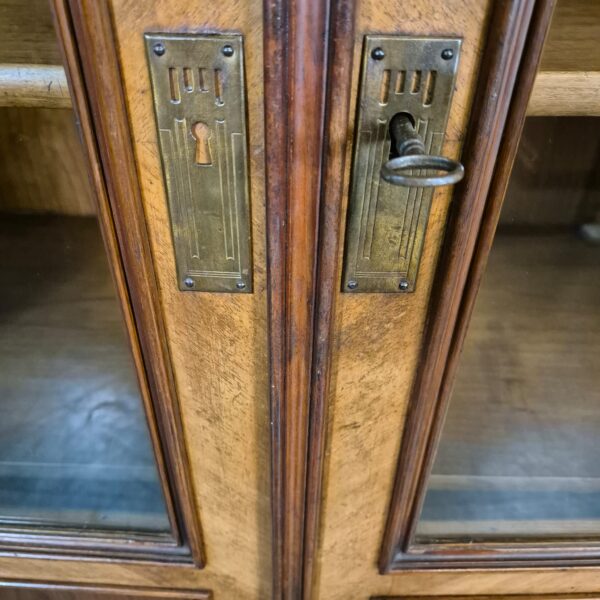 Vitrine Bücherschrank Gründerzeit 1880 Nussbaum – Bild 6