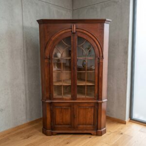 Vitrine Eckschrank Nussbaum 1,28 m