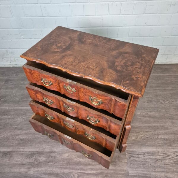 Kommode Neubarock Nussbaum 0,82 m – Bild 9