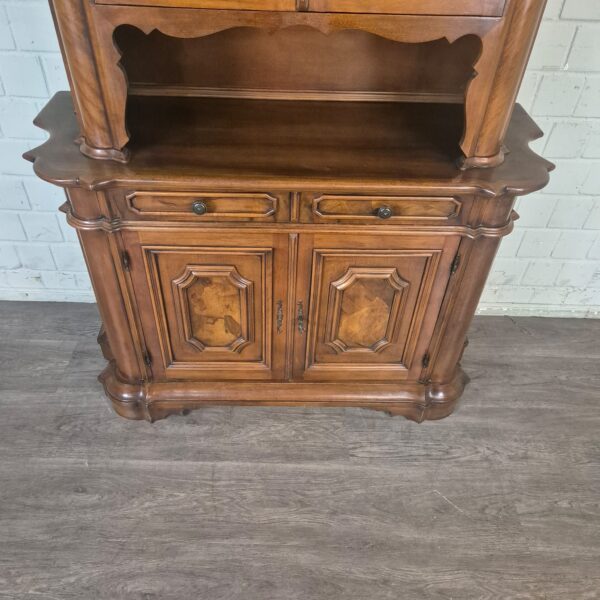 Buffetschrank Vitrine Neubarock Nussbaum 1,27 m – Bild 9