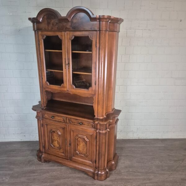 Buffetschrank Vitrine Neubarock Nussbaum 1,27 m – Bild 4