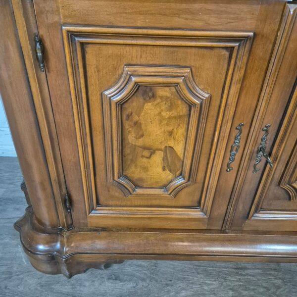 Buffetschrank Vitrine Neubarock Nussbaum 1,27 m – Bild 10