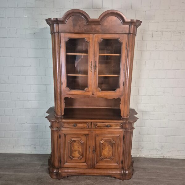 Buffetschrank Vitrine Neubarock Nussbaum 1,27 m – Bild 3