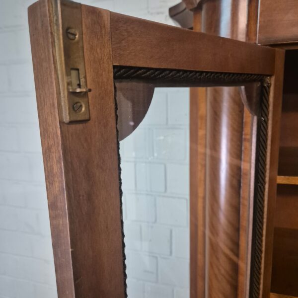 Buffetschrank Vitrine Neubarock Nussbaum 1,27 m – Bild 17