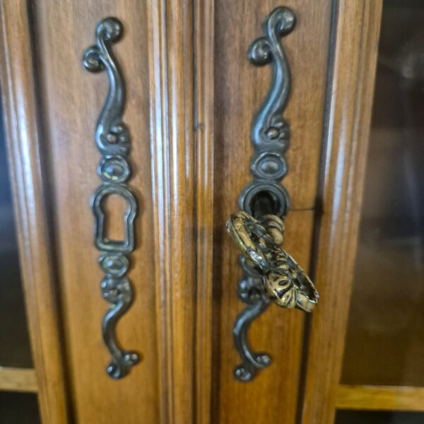Buffetschrank Vitrine Neubarock Nussbaum 1,27 m – Bild 14