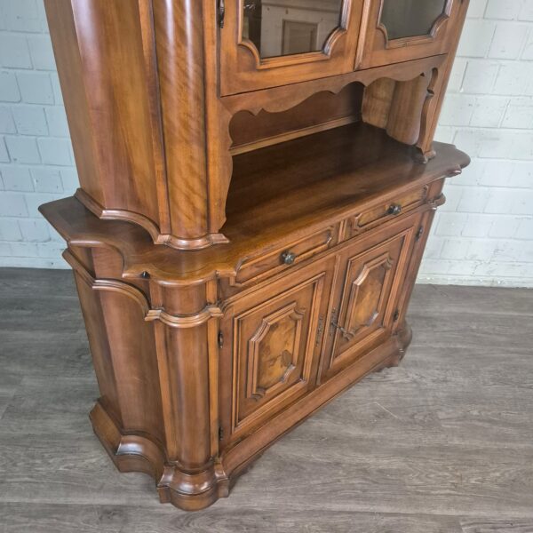 Buffetschrank Vitrine Neubarock Nussbaum 1,27 m – Bild 6