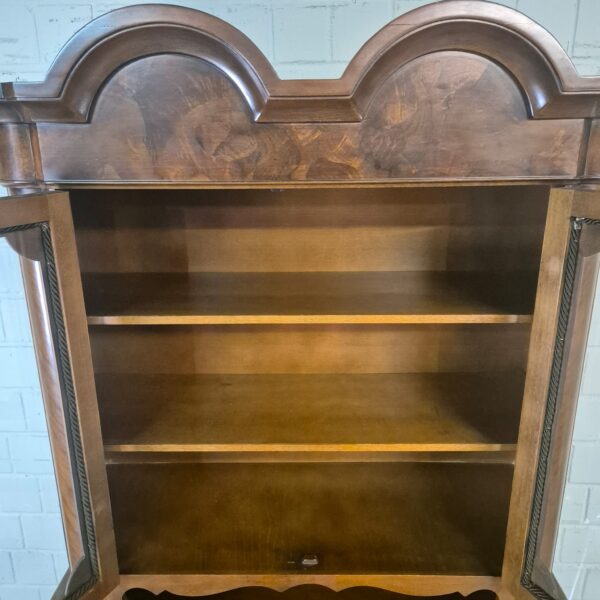Buffetschrank Vitrine Neubarock Nussbaum 1,27 m – Bild 19