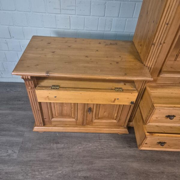 Vitrine mit Sideboard Schrank 1,77 m Kiefer – Bild 16