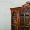 Vitrine Schrank Neubarock Nussbaum 1,47 m – Bild 6