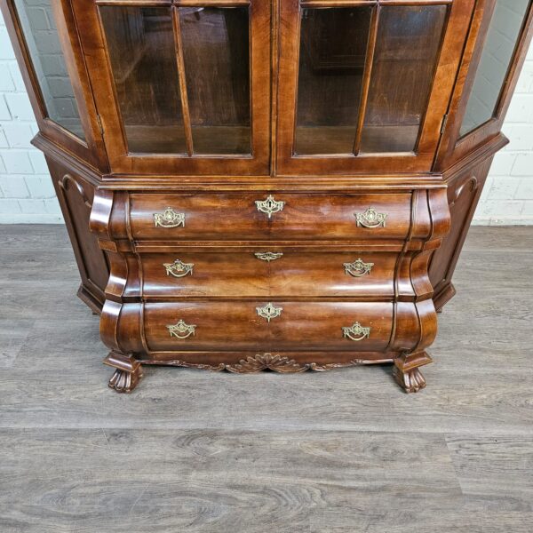 Vitrine Schrank Neubarock Nussbaum 1,47 m – Bild 5