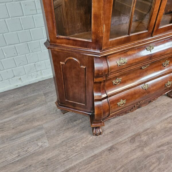 Vitrine Schrank Neubarock Nussbaum 1,47 m – Bild 7