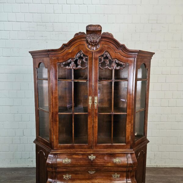 Vitrine Schrank Neubarock Nussbaum 1,47 m – Bild 4