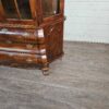Vitrine Schrank Neubarock Nussbaum 1,47 m – Bild 8
