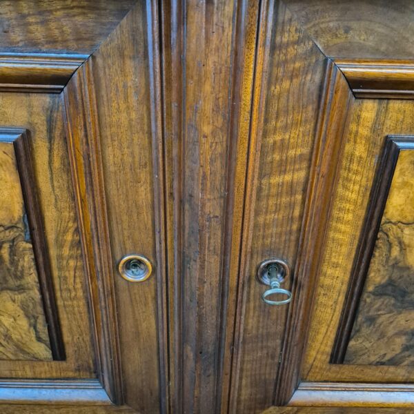 Vitrine Bücherschrank Gründerzeit 1880 Nussbaum – Bild 10