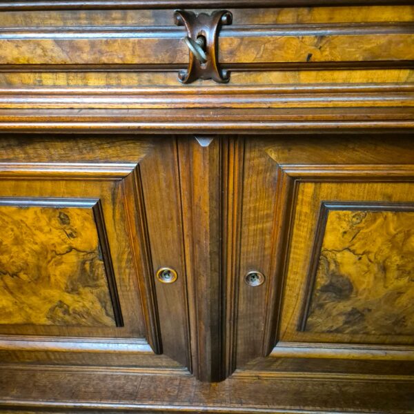 Vitrine Bücherschrank Gründerzeit 1880 Nussbaum – Bild 9