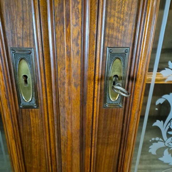 Vitrine Bücherschrank Gründerzeit 1880 Nussbaum – Bild 14