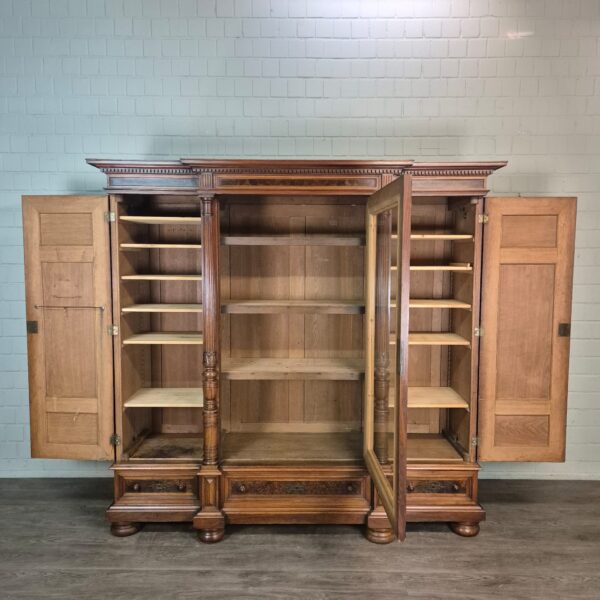 Vitrine Bücherschrank Gründerzeit 1880 Nussbaum – Bild 11