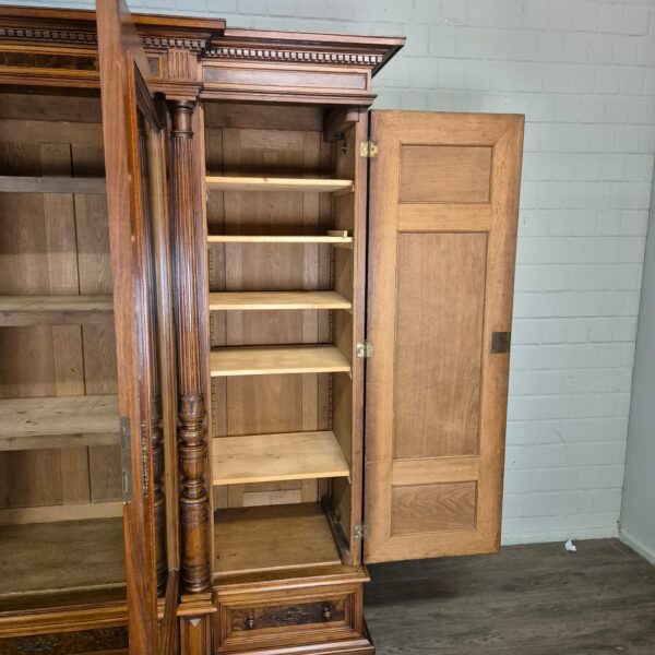 Vitrine Bücherschrank Gründerzeit 1880 Nussbaum – Bild 17