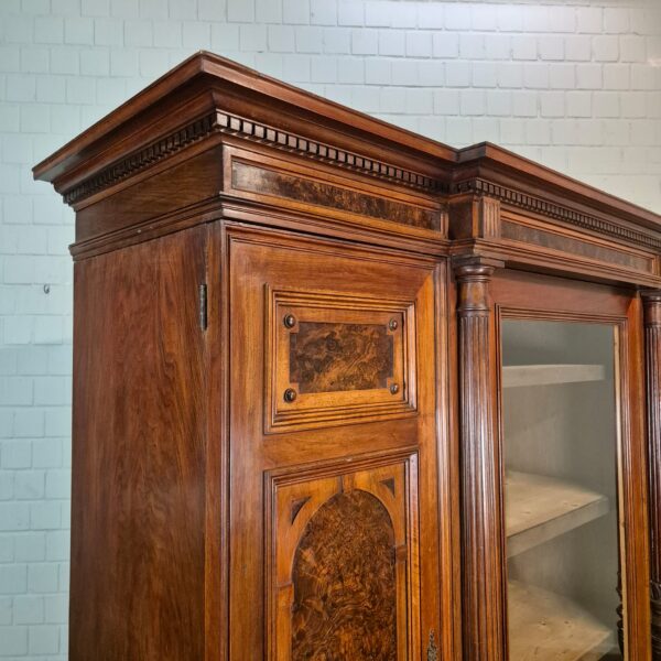 Vitrine Bücherschrank Gründerzeit 1880 Nussbaum – Bild 4