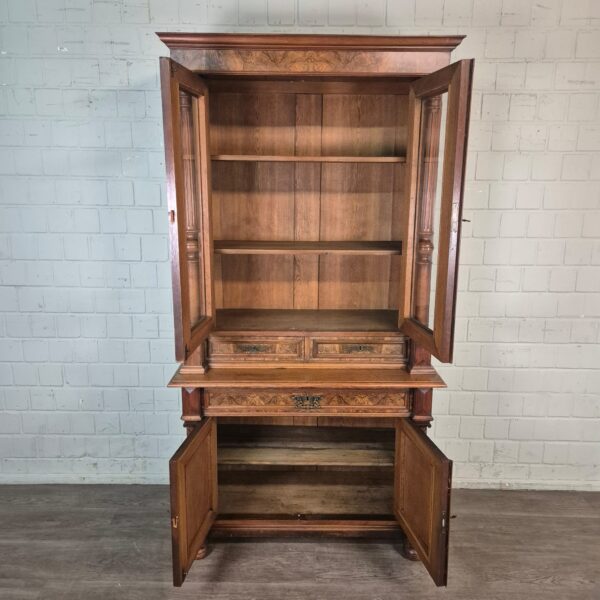 Vitrine Bücherschrank Gründerzeit 1880 Nussbaum – Bild 13