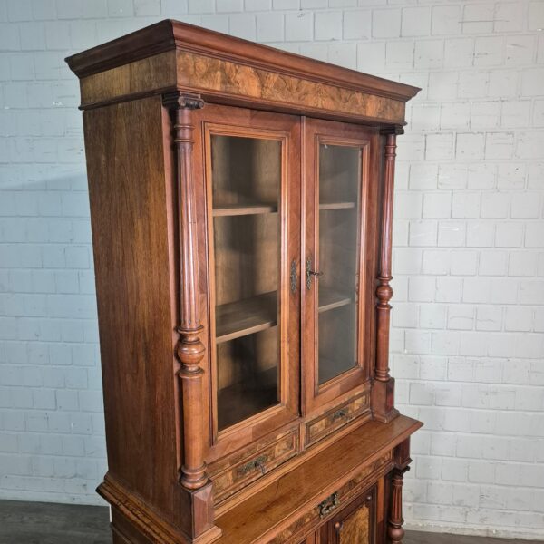 Vitrine Bücherschrank Gründerzeit 1880 Nussbaum – Bild 6