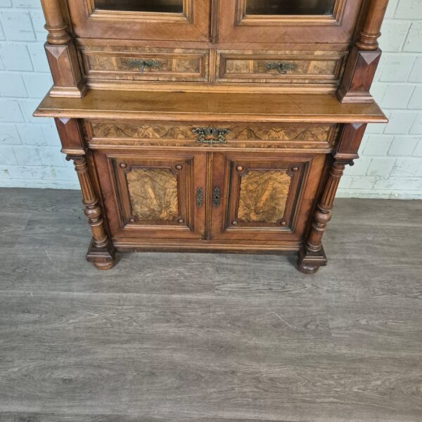 Vitrine Bücherschrank Gründerzeit 1880 Nussbaum – Bild 5