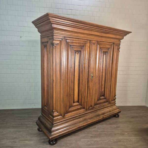 Frankfurter Wellenschrank Kleiderschrank Barock 1780 Eiche