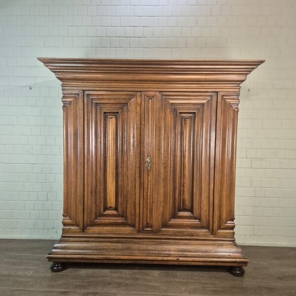 Frankfurter Wellenschrank Kleiderschrank Barock 1780 Eiche – Bild 2