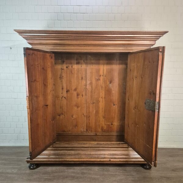Frankfurter Wellenschrank Kleiderschrank Barock 1780 Eiche – Bild 15