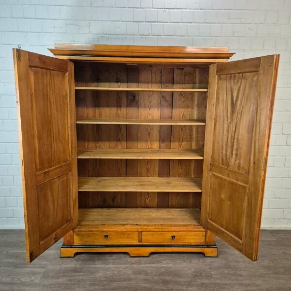 Schrank Kleiderschrank Biedermeier 1850 Kirschbaum – Bild 9