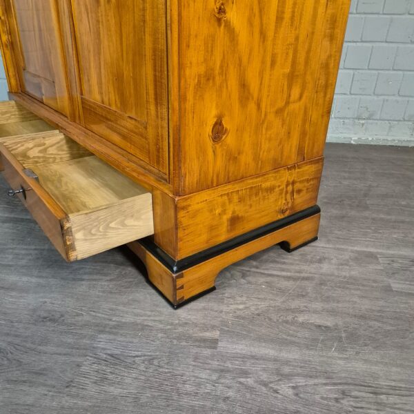 Schrank Kleiderschrank Biedermeier 1850 Kirschbaum – Bild 15