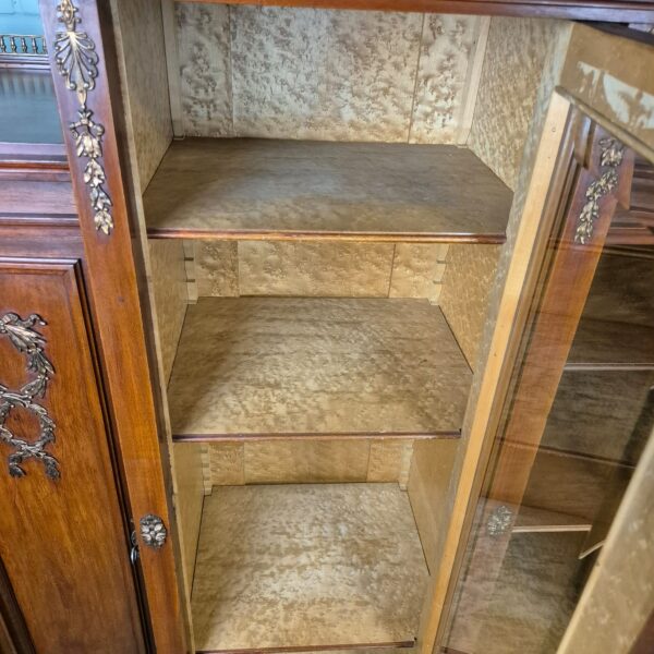 Buffet-Vitrine Anrichte Jugendstil 1900 Nussbaum – Bild 12