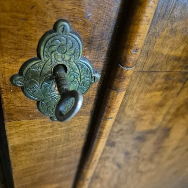 Schrank Kleiderschrank Biedermeier 1800 Nussbaum – Bild 9