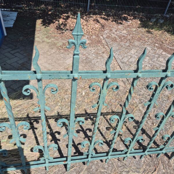 Gartenzaun Zaunelement Gründerzeit 1880 Schmiedeeisen 2,03 m – Bild 7