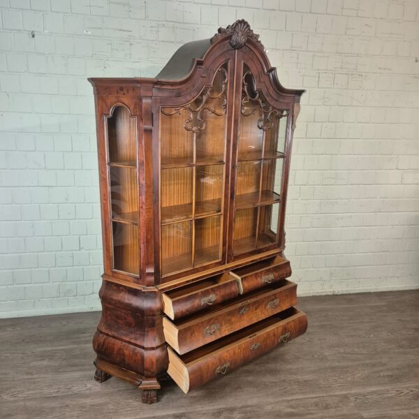 Vitrine Schrank Neubarock Nussbaum 1,45 m – Bild 10