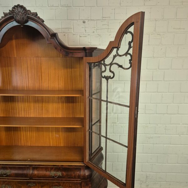 Vitrine Schrank Neubarock Nussbaum 1,45 m – Bild 9