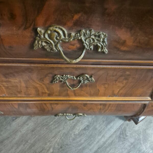Vitrine Schrank Neubarock Nussbaum 1,45 m – Bild 6