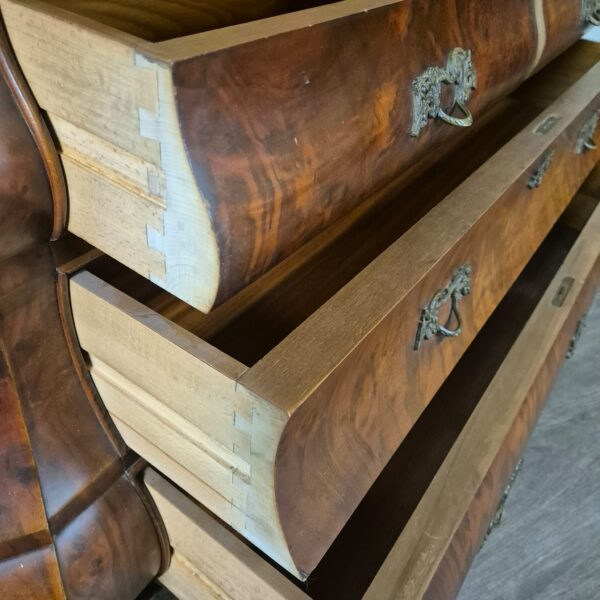 Vitrine Schrank Neubarock Nussbaum 1,45 m – Bild 12