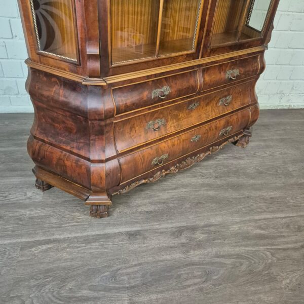Vitrine Schrank Neubarock Nussbaum 1,45 m – Bild 5