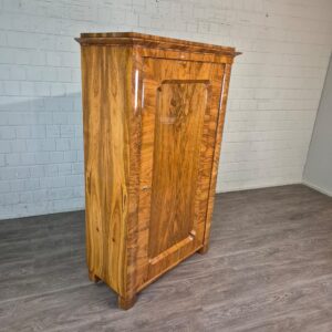 Schrank Kleiderschrank Biedermeier 1820 Nussbaum