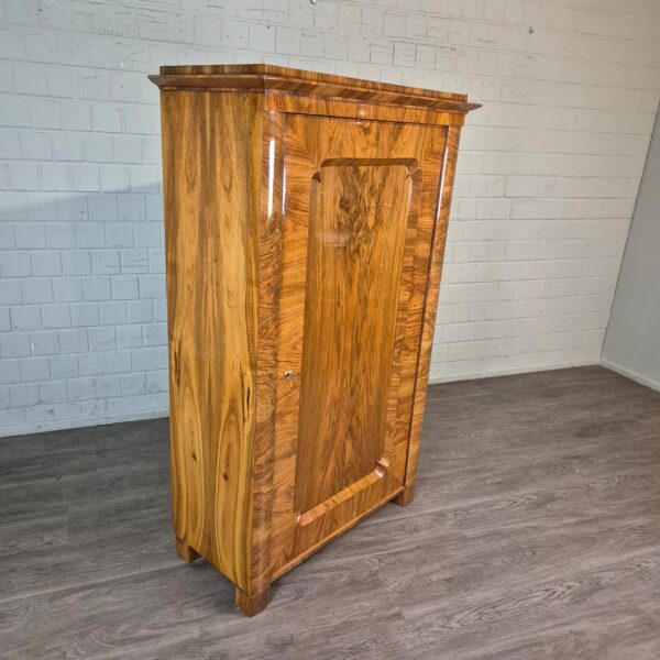 Schrank Kleiderschrank Biedermeier 1820 Nussbaum